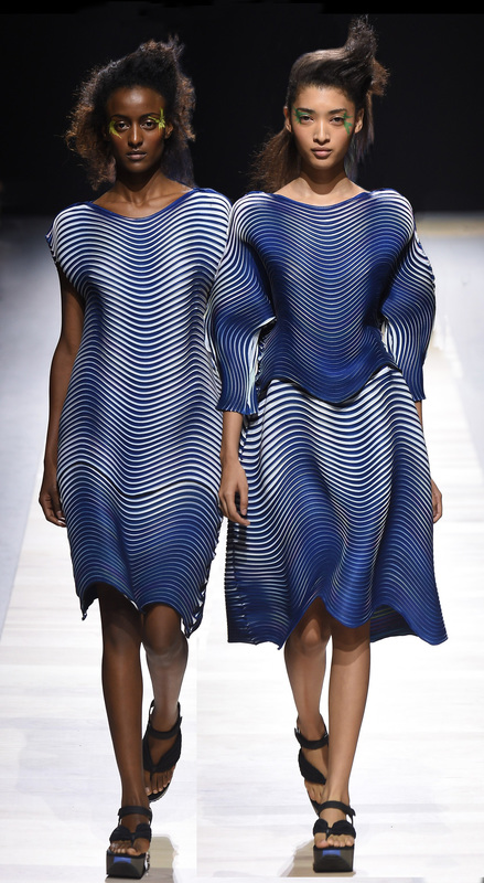 Curved pleats for Issey Miyake Spring 2016 Collection. - PERFOLD